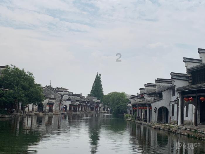 拾荒妈妈厉正香携手第七届公益事业大典 共筑公益 让爱传递